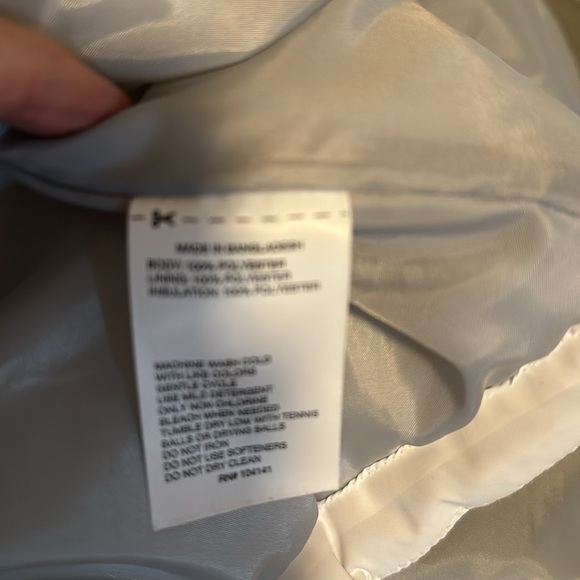 DSG white poly fill winter jacket.  EUC. Size Large - Picture 6 of 6